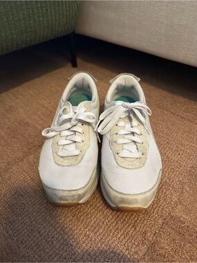 Puma Women's White and Beige Sneakers